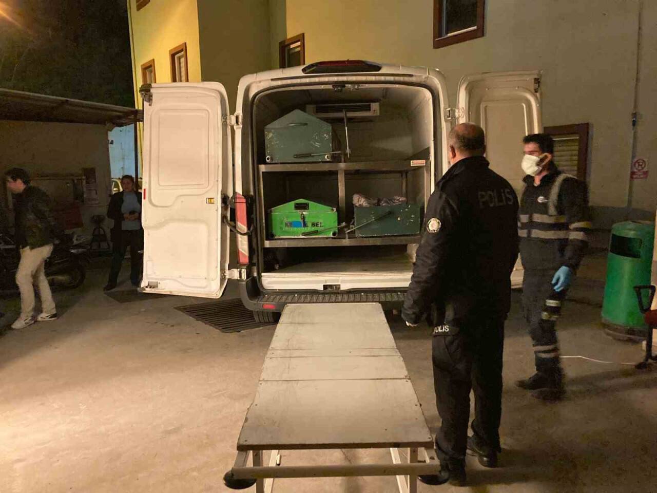 57 yaşındaki adam yalnız yaşadığı evde ölü olarak bulundu