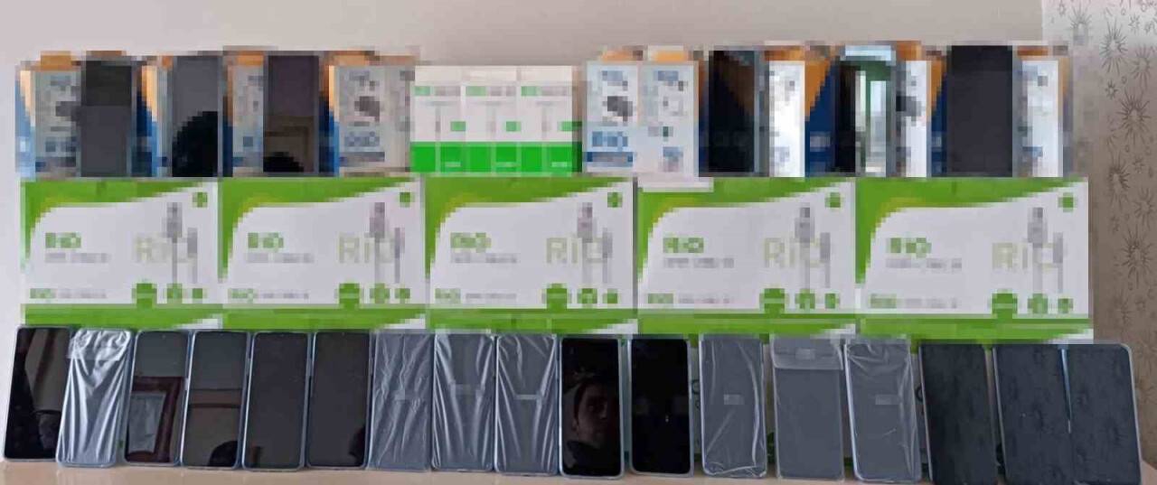 27 kaçak telefon ve 769 aksesuar ele geçirildi