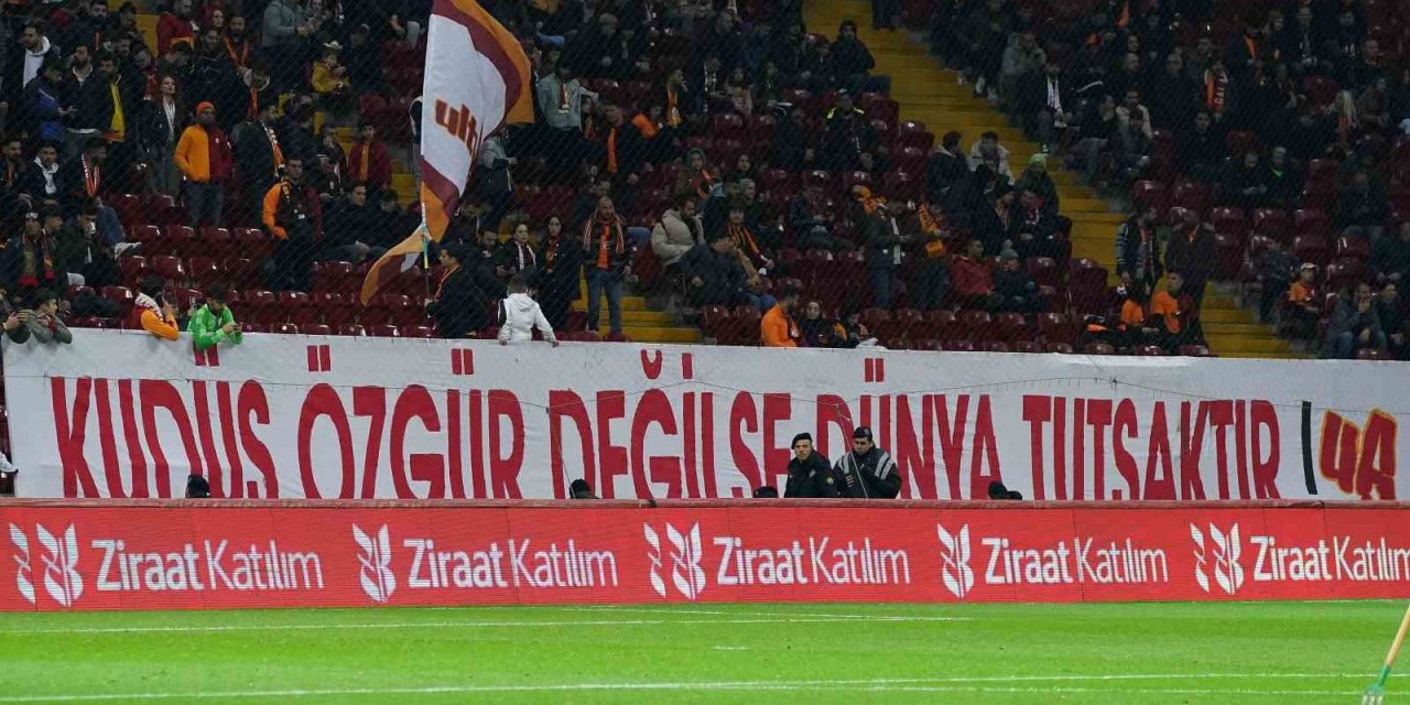 Galatasaray - Medipol Başakşehir maçını 31 bin 629 taraftar izledi