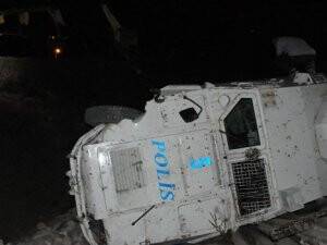 Hakkari'de Polis Aracı Devrildi: 2 Yaralı
