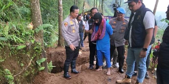 Şaman 12 kişiyi öldürüp bahçesine gömdü