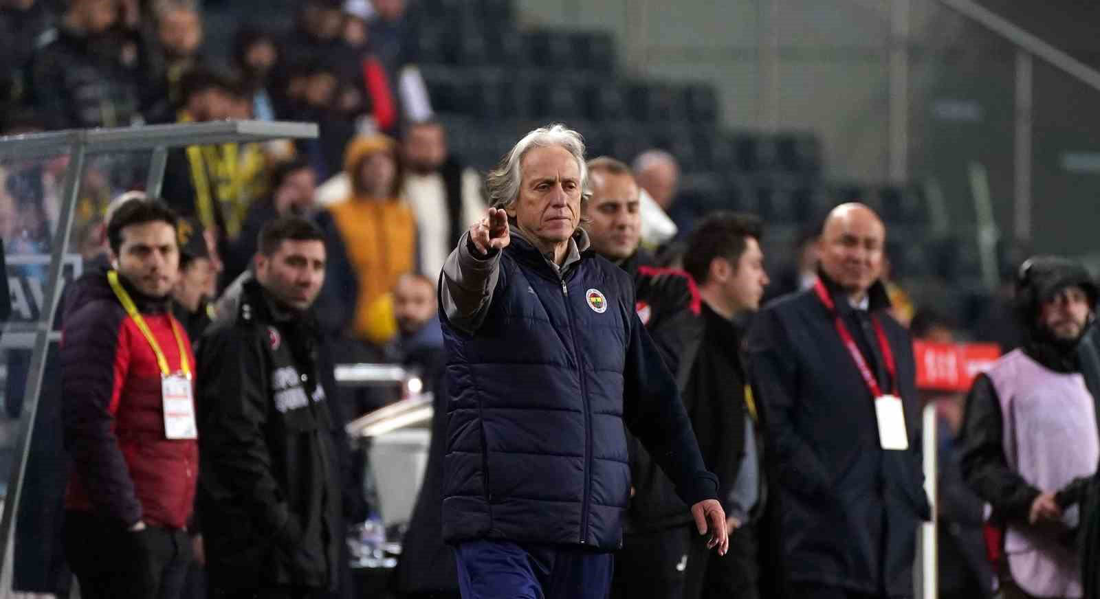 Jorge Jesus, sarı-lacivertli tribünlere kızdı