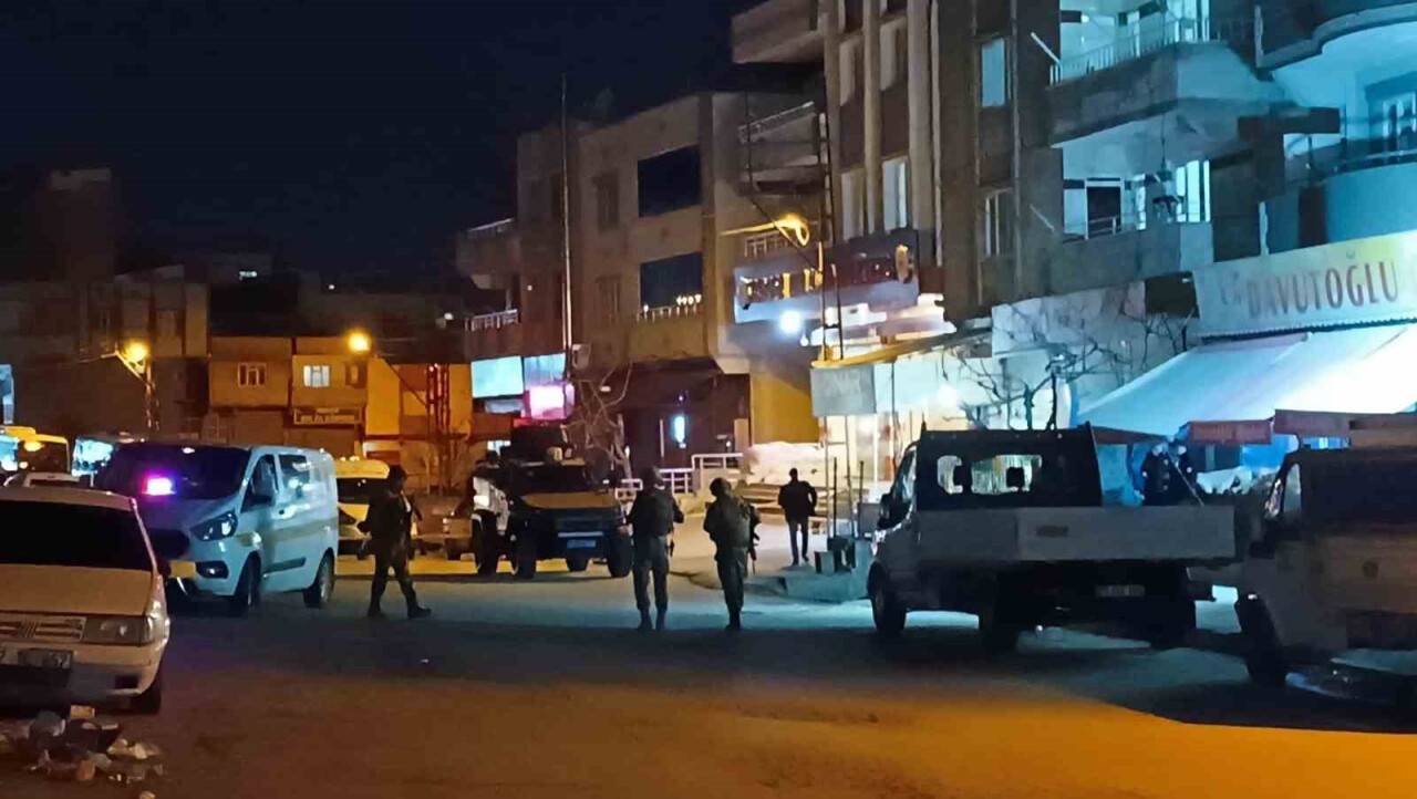 İki grup arasında silahlı kavga: 1’i polis 2 ölü