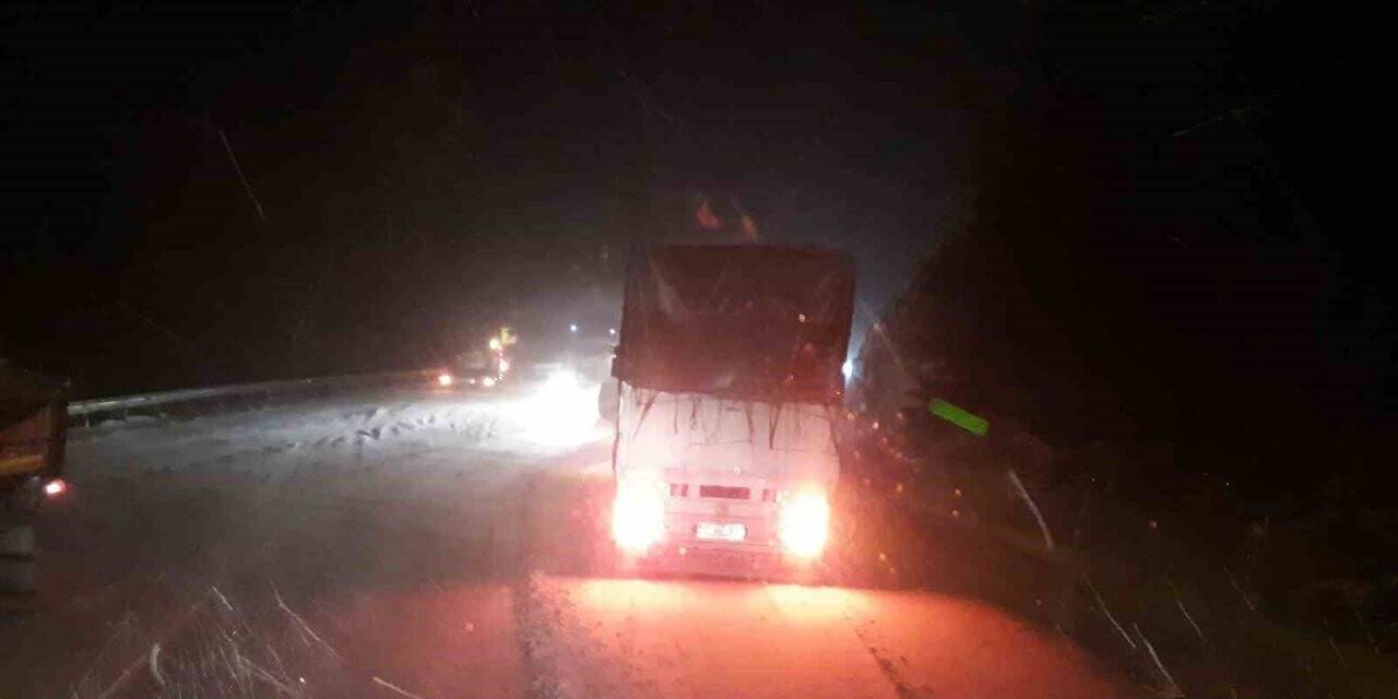 Antalya-Konya kara yolunda kar etkili oldu
