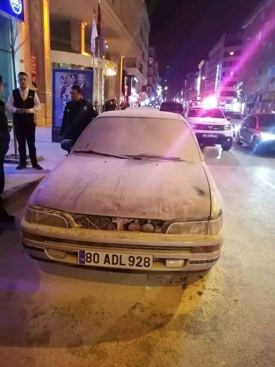 Araç alev alev yandı