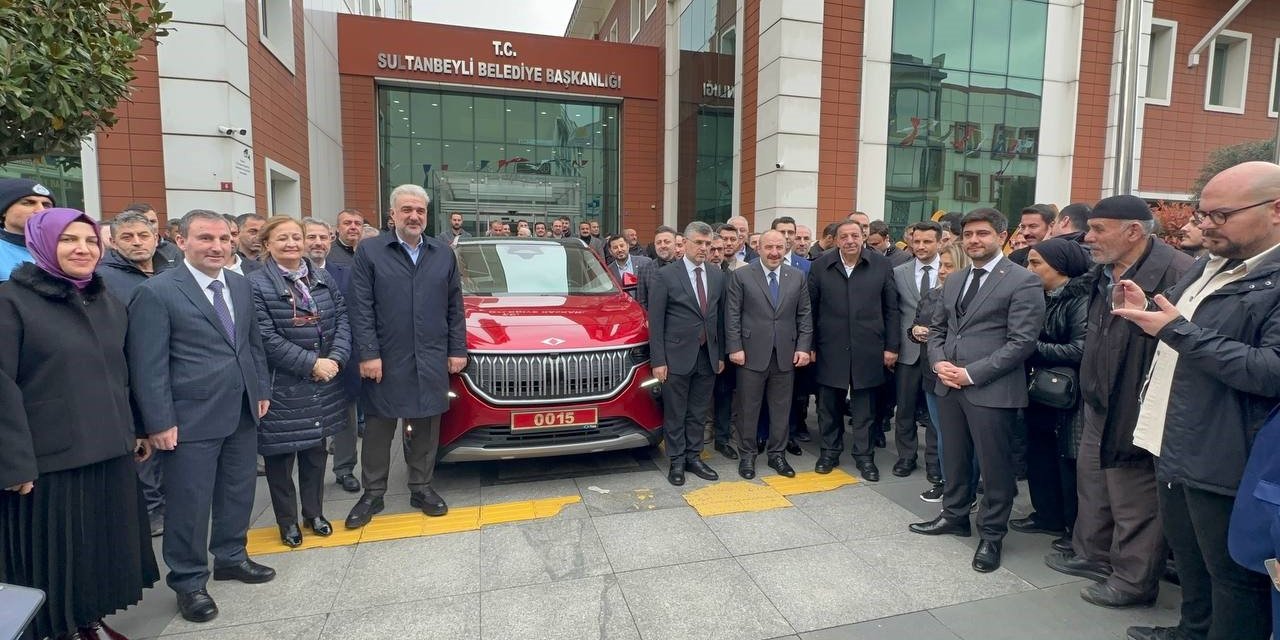 Bakan Mustafa Varank, Sultanbeyli’ye Togg otomobil ile geldi