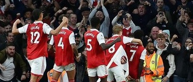 Lider Arsenal, Liverpool deplasmanında iki puan kaybetti