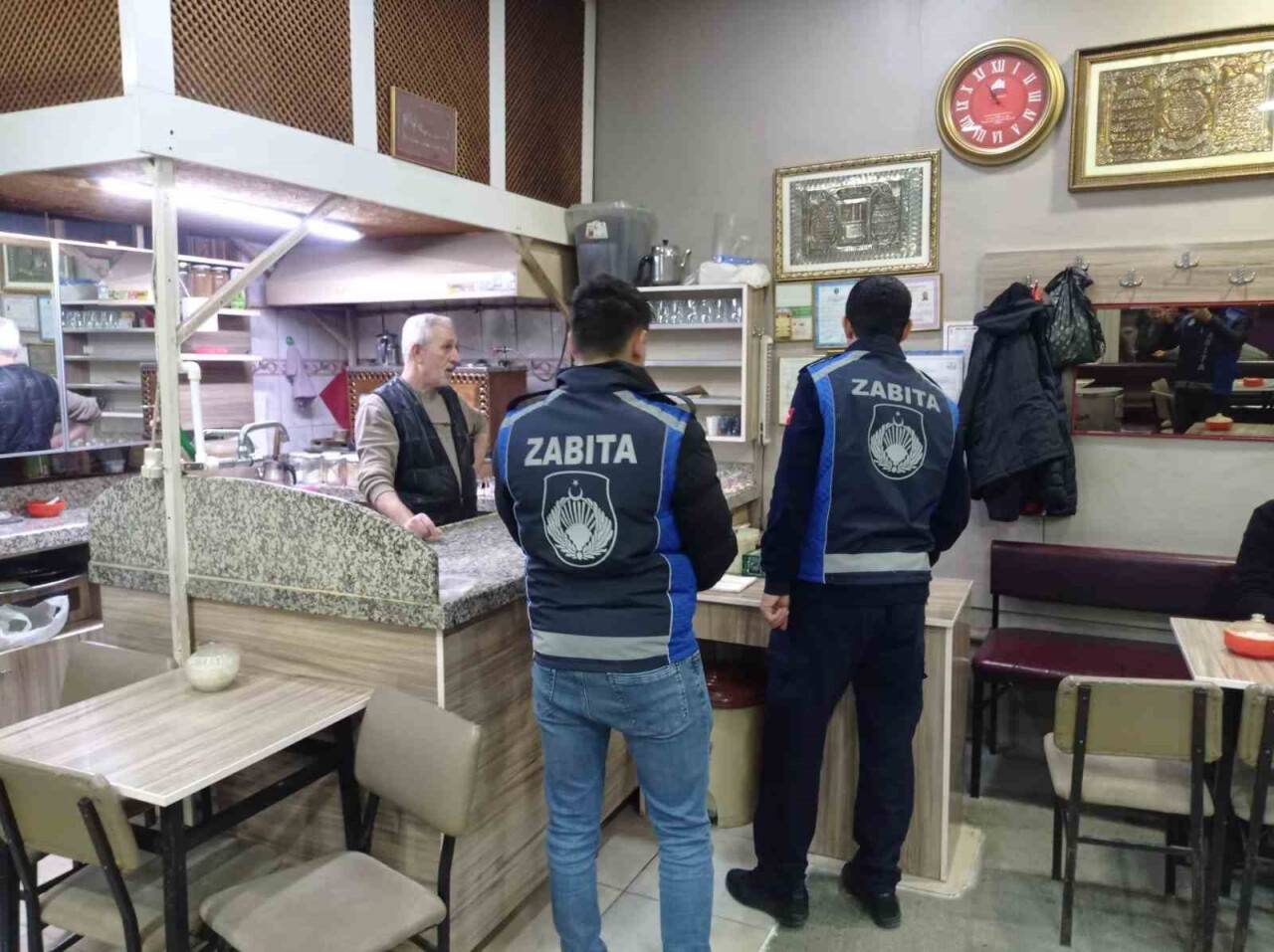 Zabıta ekipleri çay ocaklarını denetledi