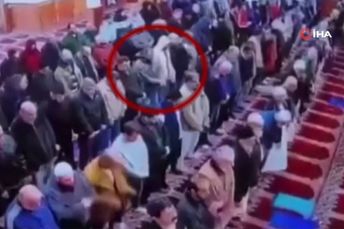 ABD’de cami imamı secdede bıçaklandı