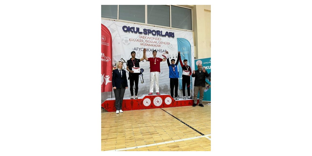 Okul sporları taekwondoda 4 sporcu finalde