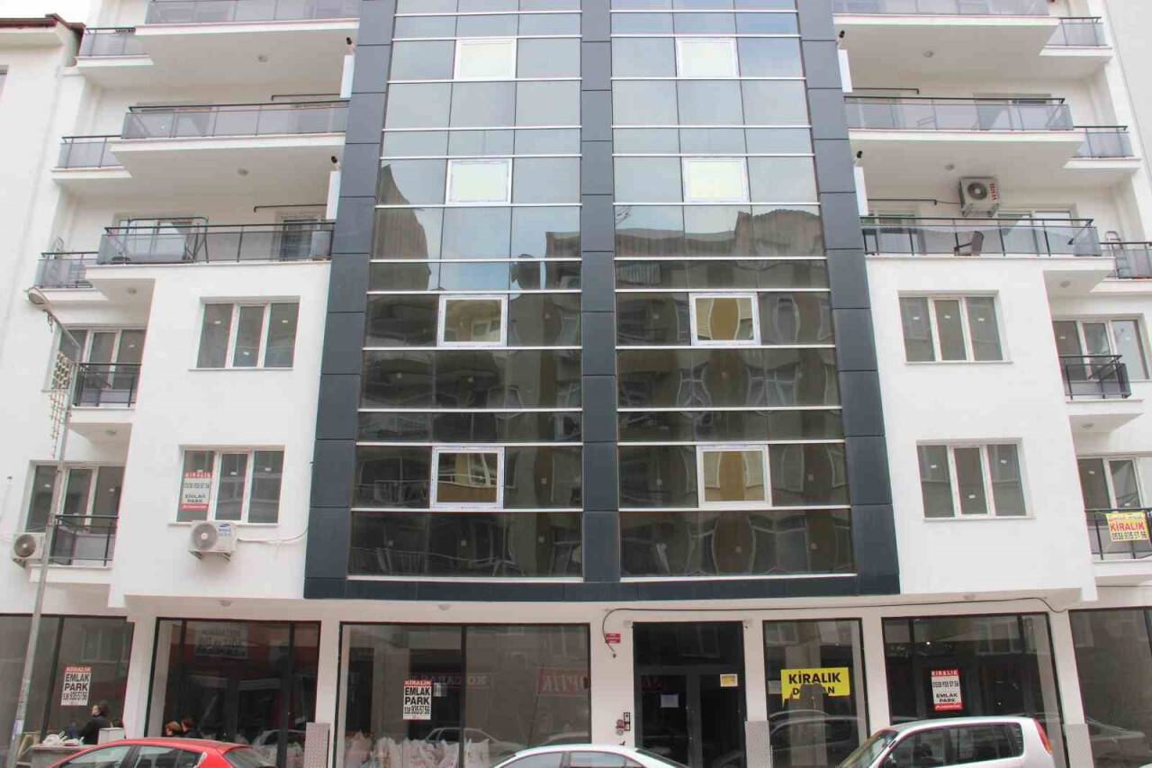 Kirasını 1 yıllık peşin ödemişlerdi! Daireye giremiyorlar