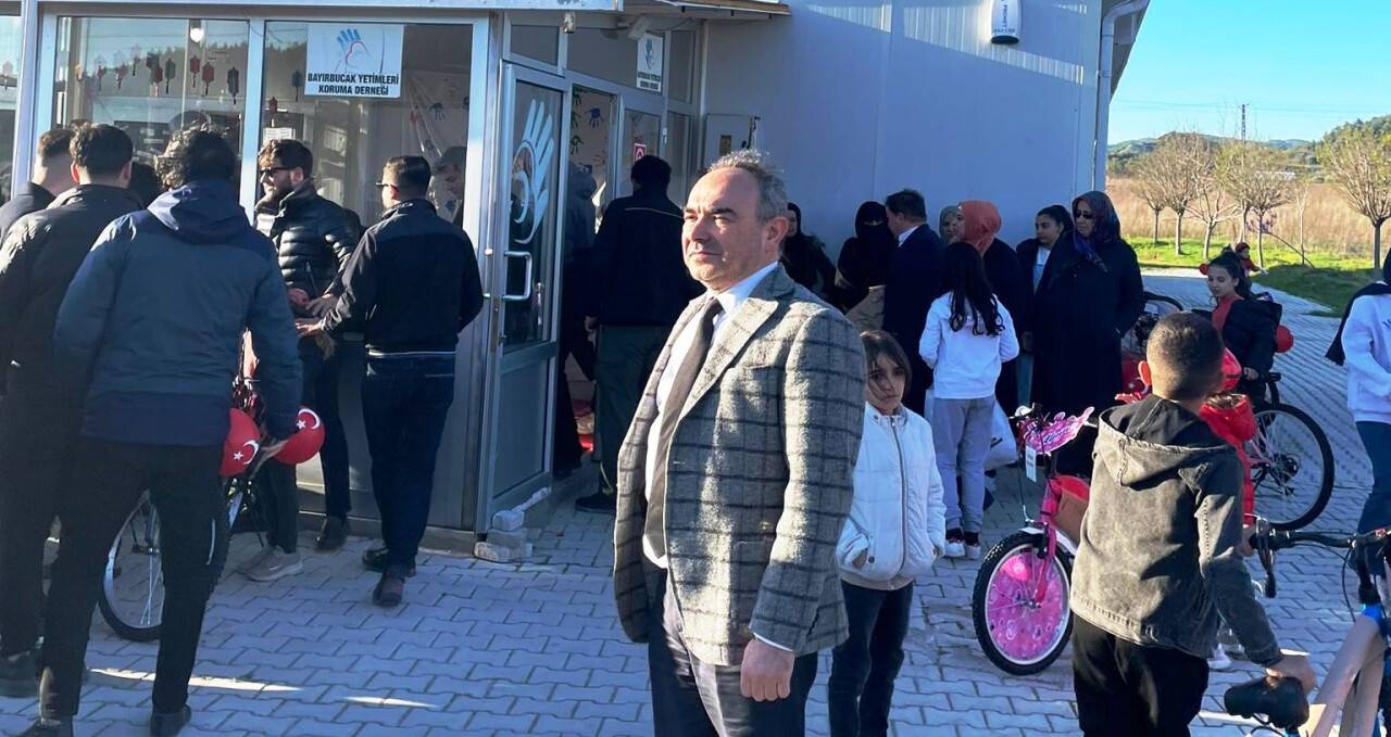 Özbey Hijyenik yetim depremzedelerin yanındaydı