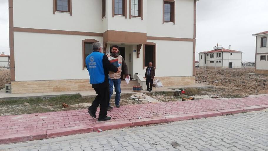 Beşir Derneği'nde yardımlar sürüyor