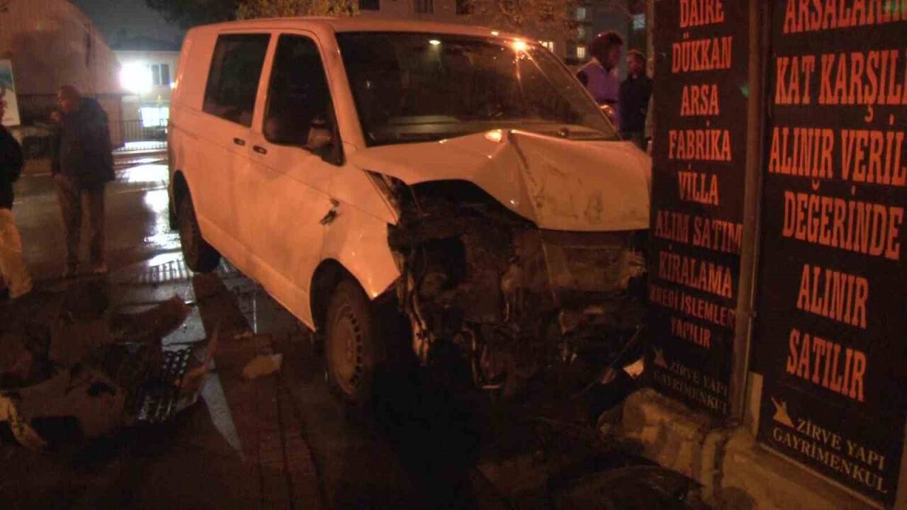 Otomobil ile minibüs çarpıştı: 1 yaralı