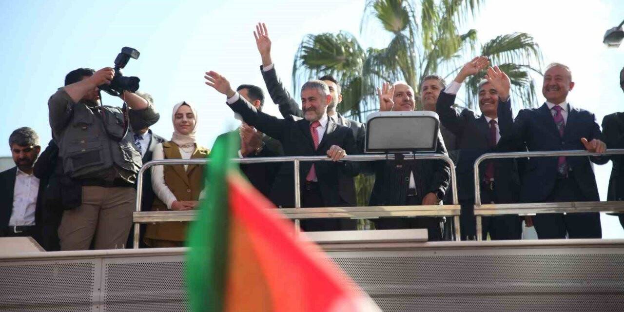 Bakan Nebati: "Bunlar sürekli yapamazlar, edemezler diyen ezikler"