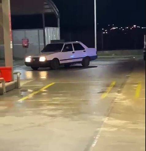 Akaryakıt istasyonunda drift çılgınlığı kamerada