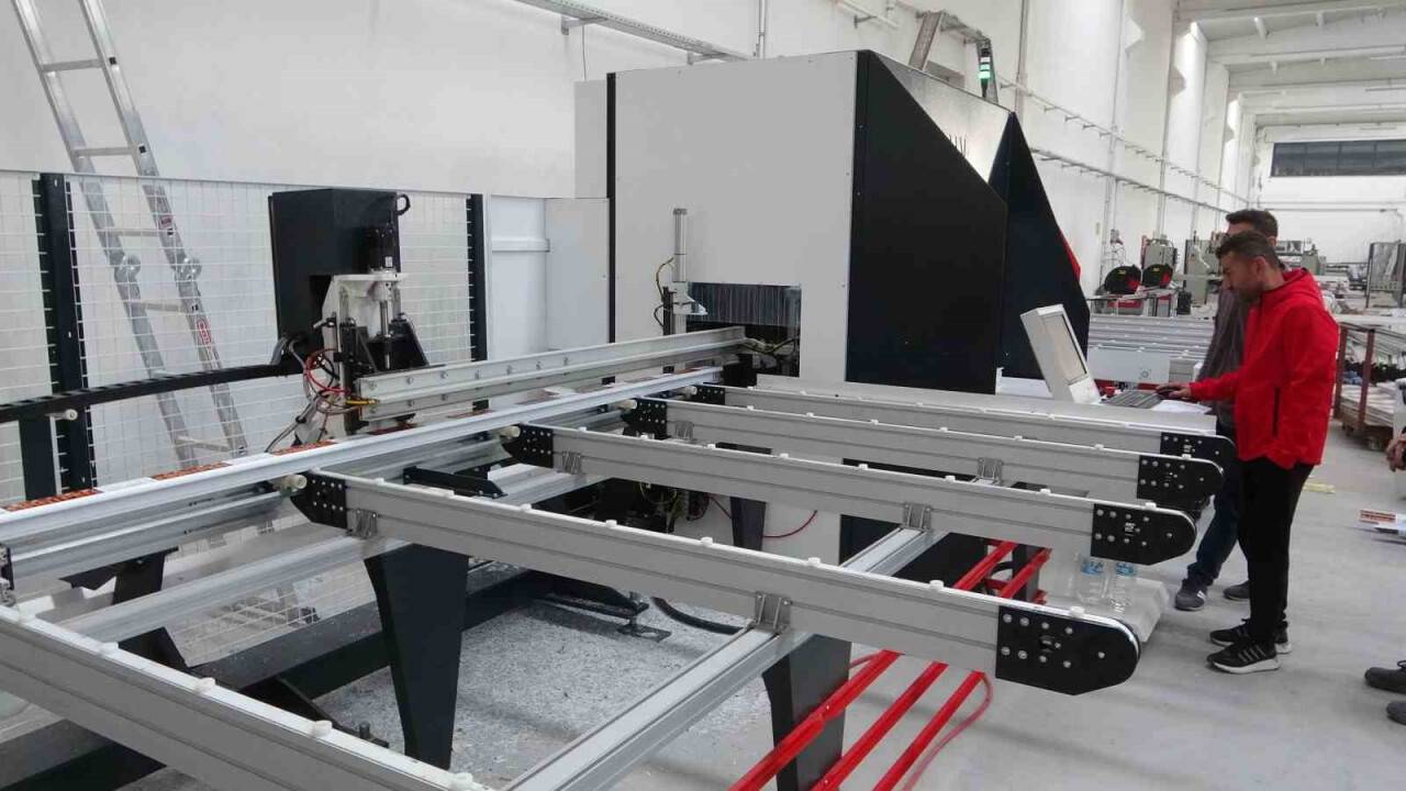 Deprem sonrasında çarklar dönmeye başladı