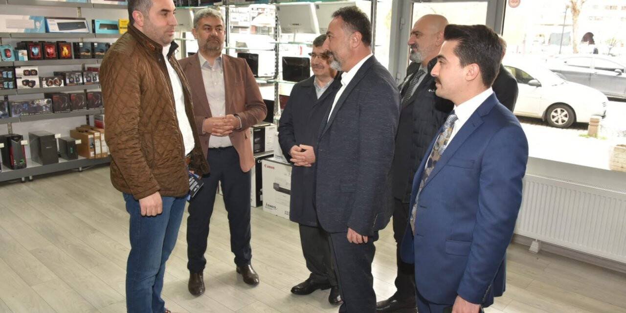 AK kadrolar sahaya indi