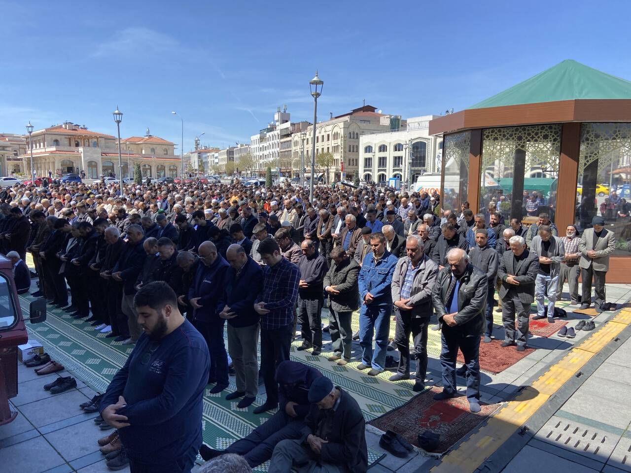 Konya’da Ramazan ayının son Cuma namazı kılındı