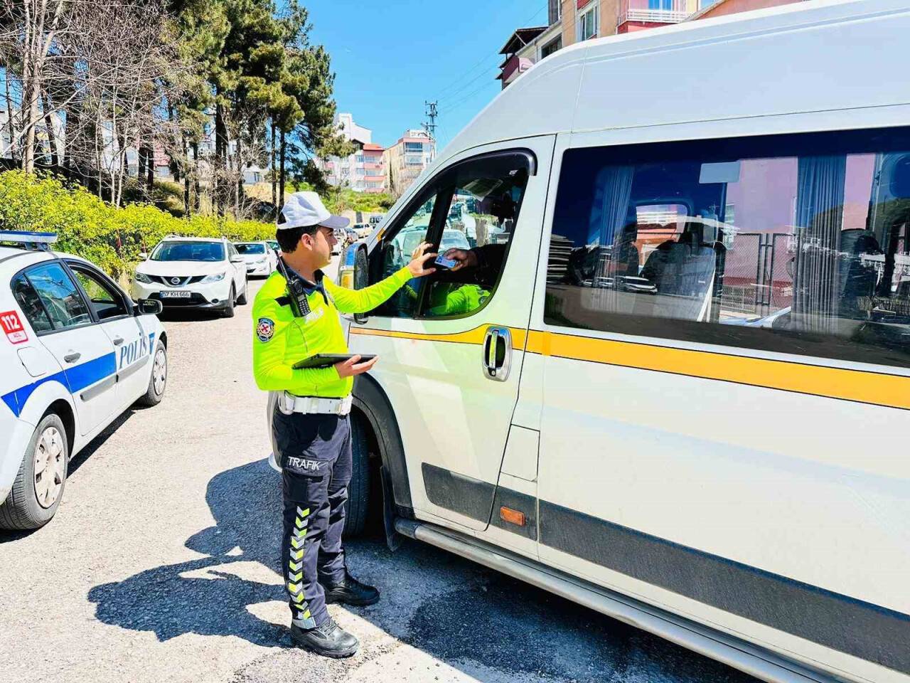 Aranan 2 şahıs yakalandı