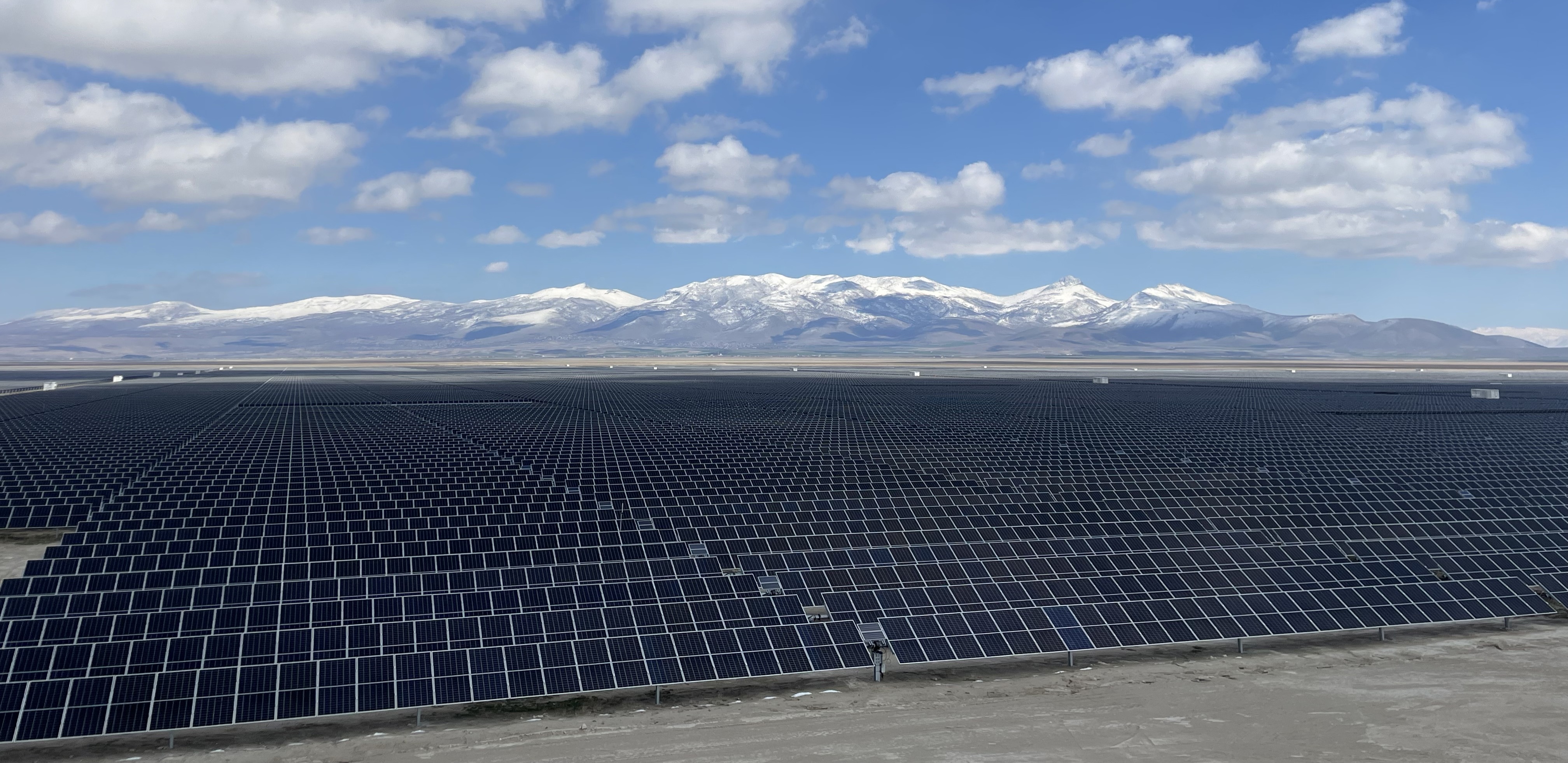Konya'daki dünyanın tek yatırımcılı en büyük güneş santrali tam kapasite üretime başladı