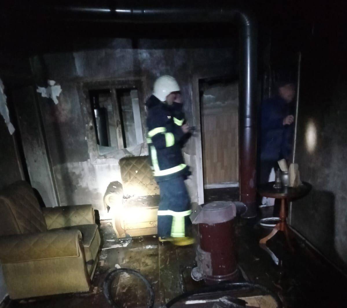 Ev yangını itfaiyenin müdahalesiyle önlendi