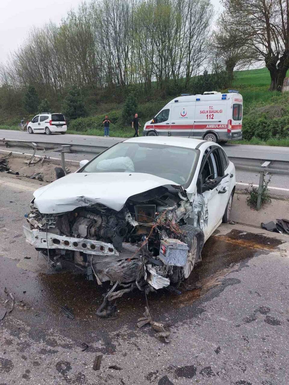 Kontrolden çıkan otomobil bariyerlere çarptı: 1 yaralı