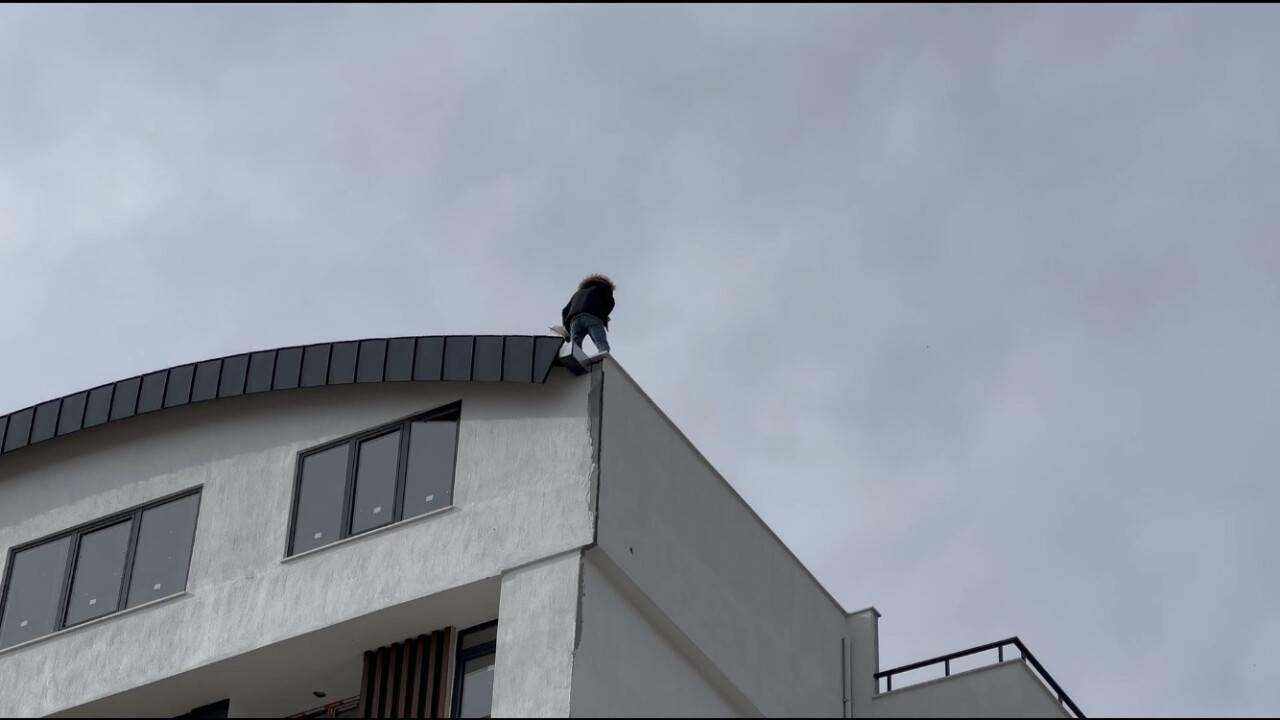 İntiharkolik Hasan sözünde durmadı, 85’inci defa çatıya çıktı
