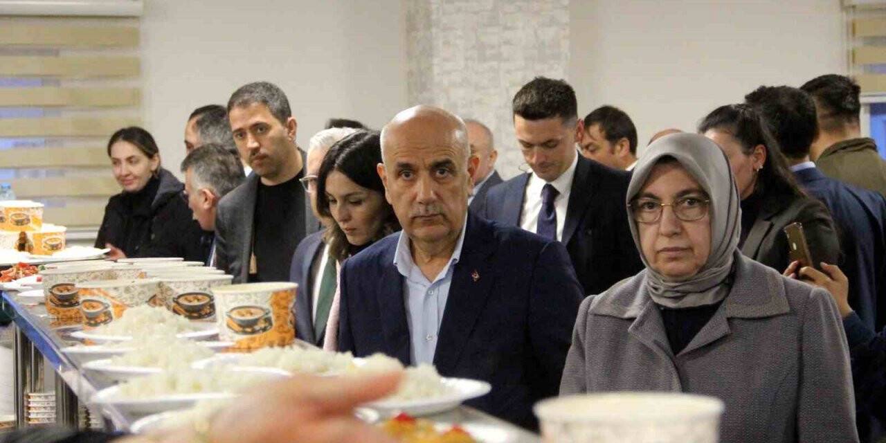 Bakan Kirişci: “Bayramın birinci günü köy evlerini teslim edeceğiz”