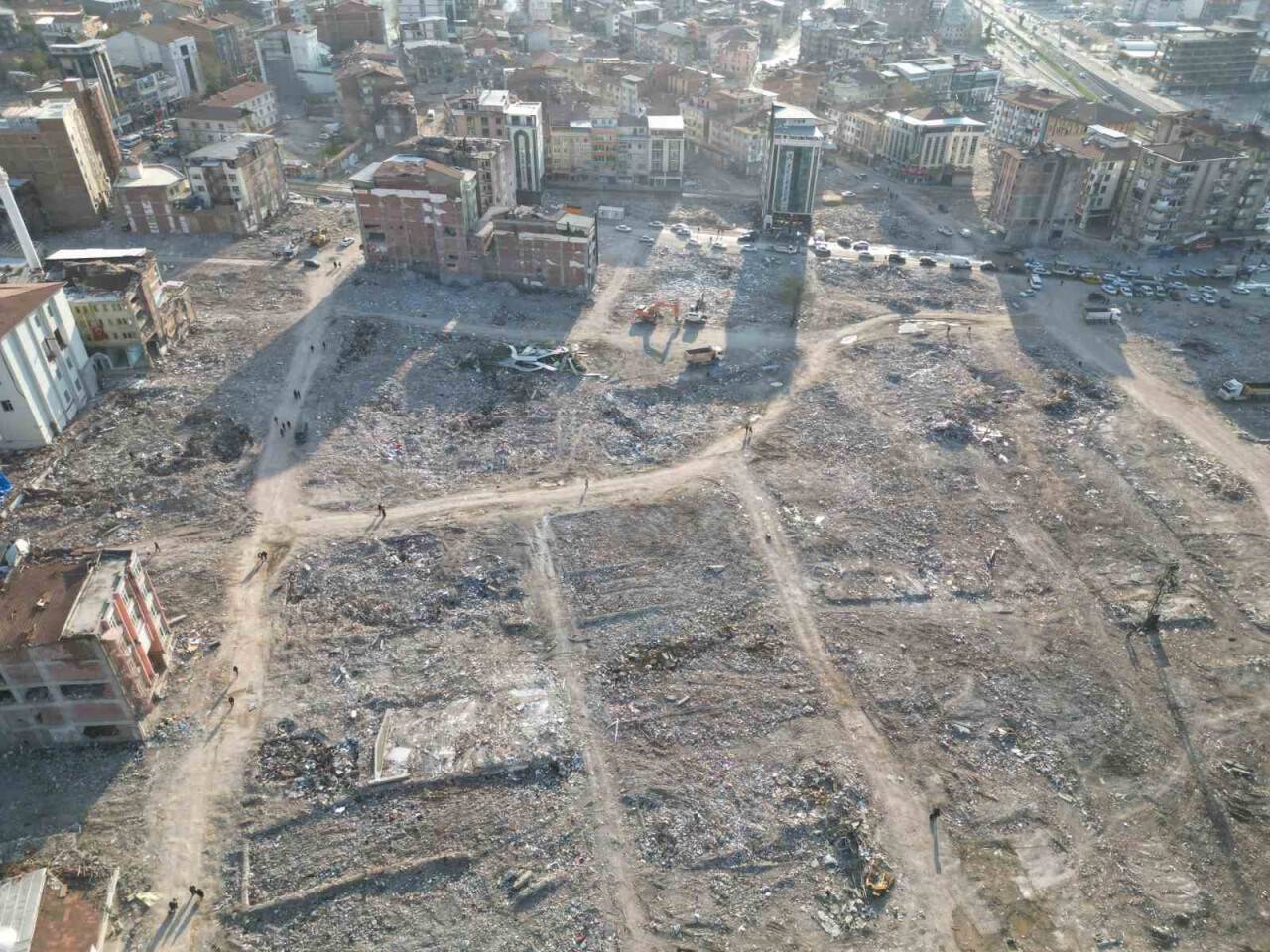 Yürekleri sızlatan görüntüler: Kent merkezi boş tarlaya dönüştü