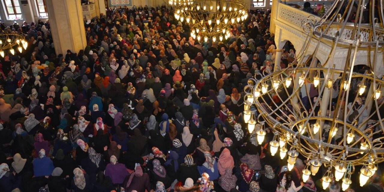 Kadınlara yönelik Kadir Gecesi programına ilgi yoğun oldu