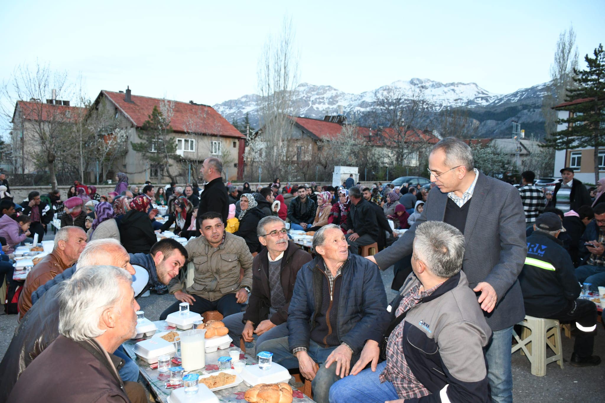 Seydişehir Kaymakamı Pişkin mahalleliyle iftar yaptı