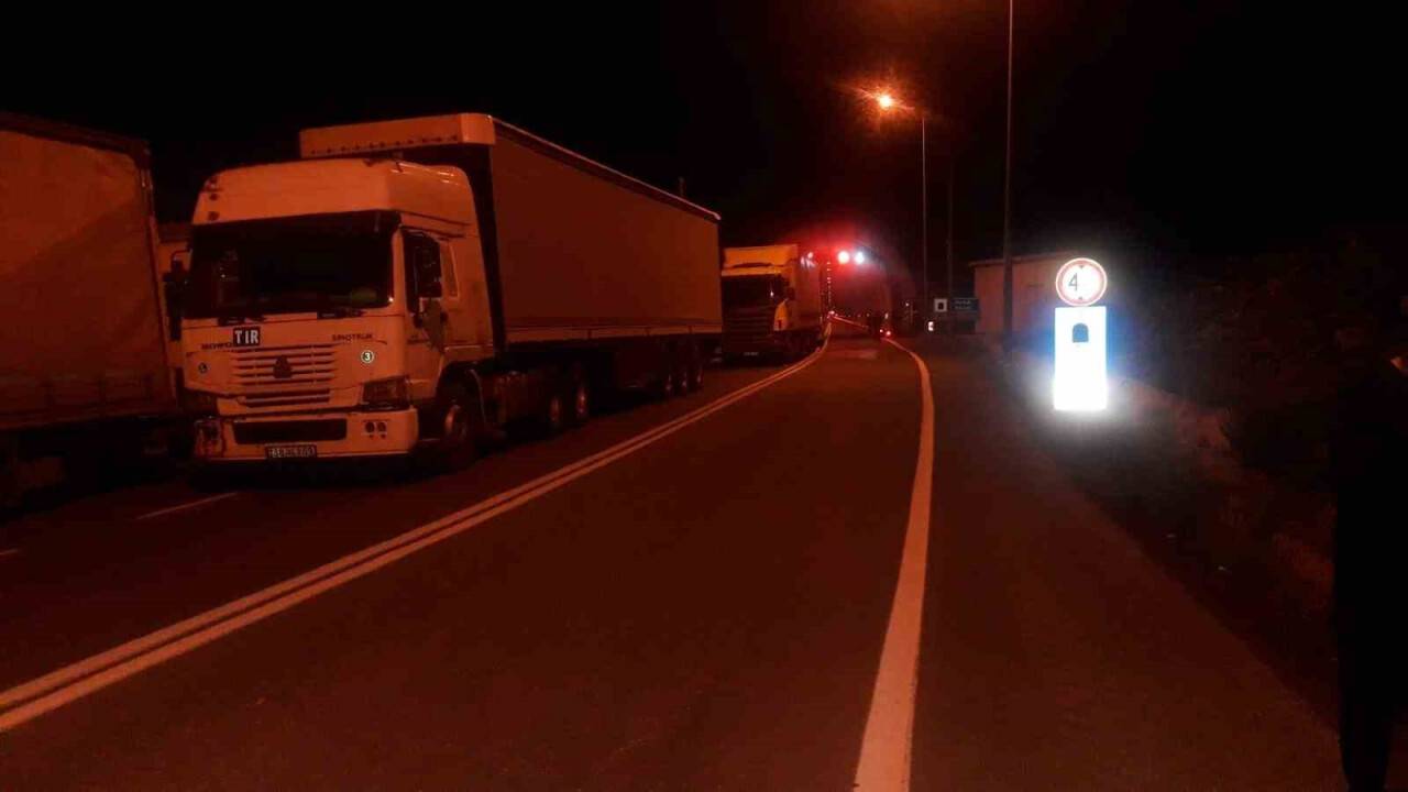 Heyelan nedeniyle Artvin-Erzurum karayolu ulaşıma kapandı