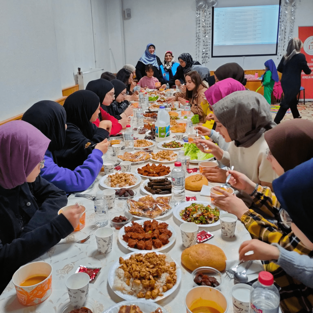 TDV Konya’dan KYK yurtlarında iftar