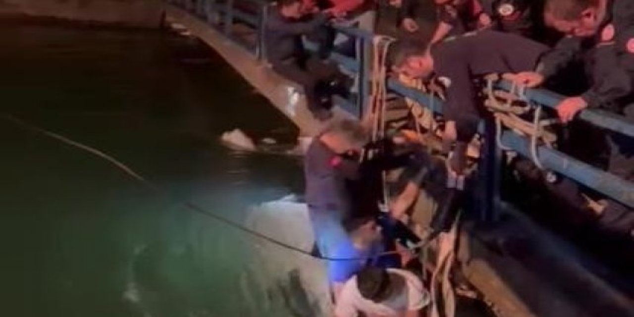 Sulama kanalına devrilen minibüsteki 4 kişi kurtarıldı