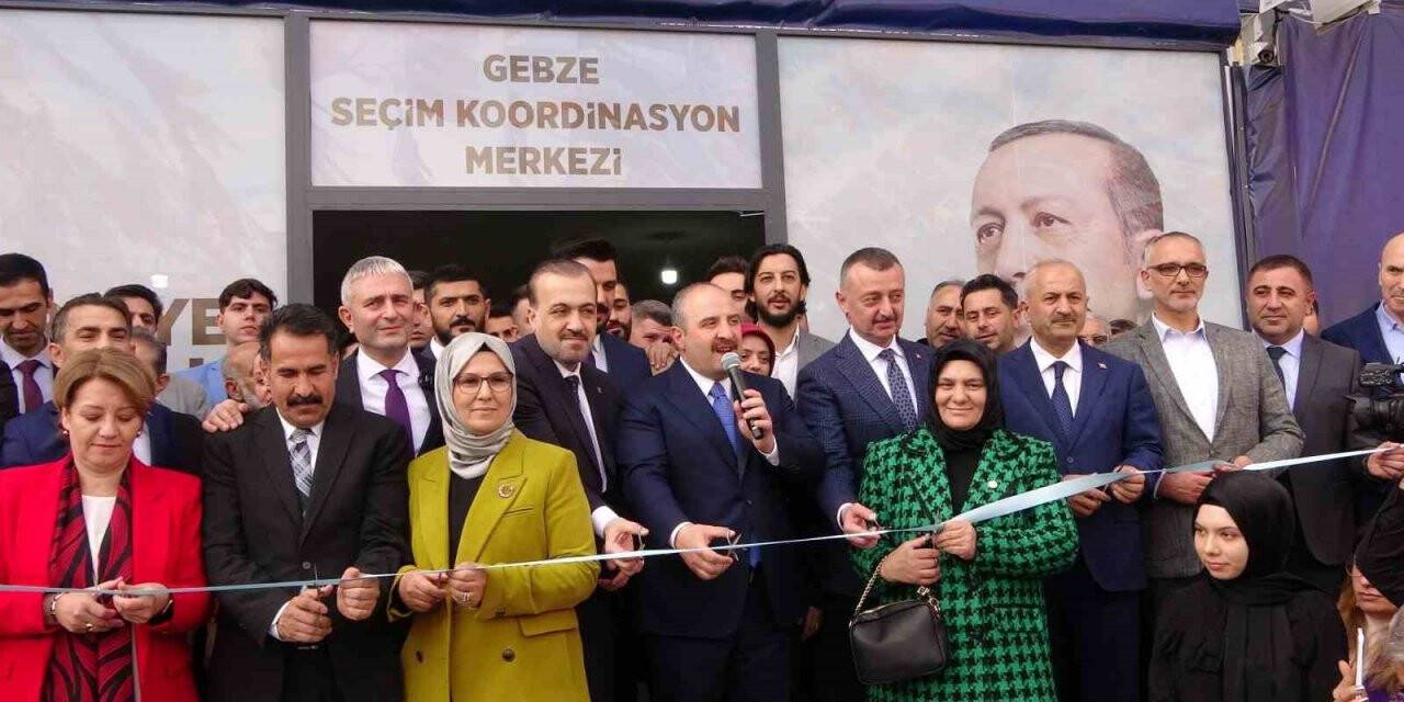 Bakan Varank: "Türkiye gemisini yolunda tutabilecek bir tane kaptan var"