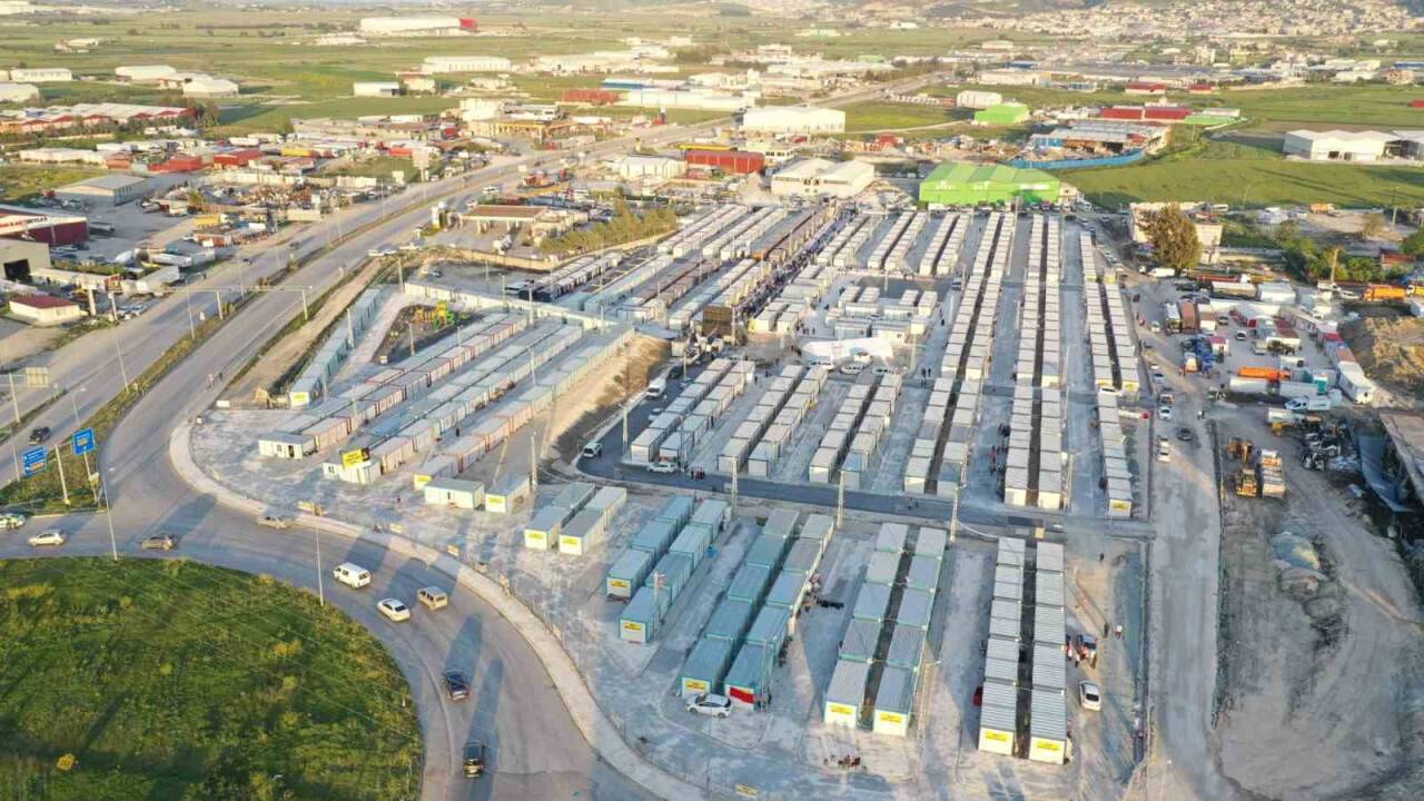 Konya Konteyner Kent'te bayram öncesi çocuklar ve aileler unutulmadı