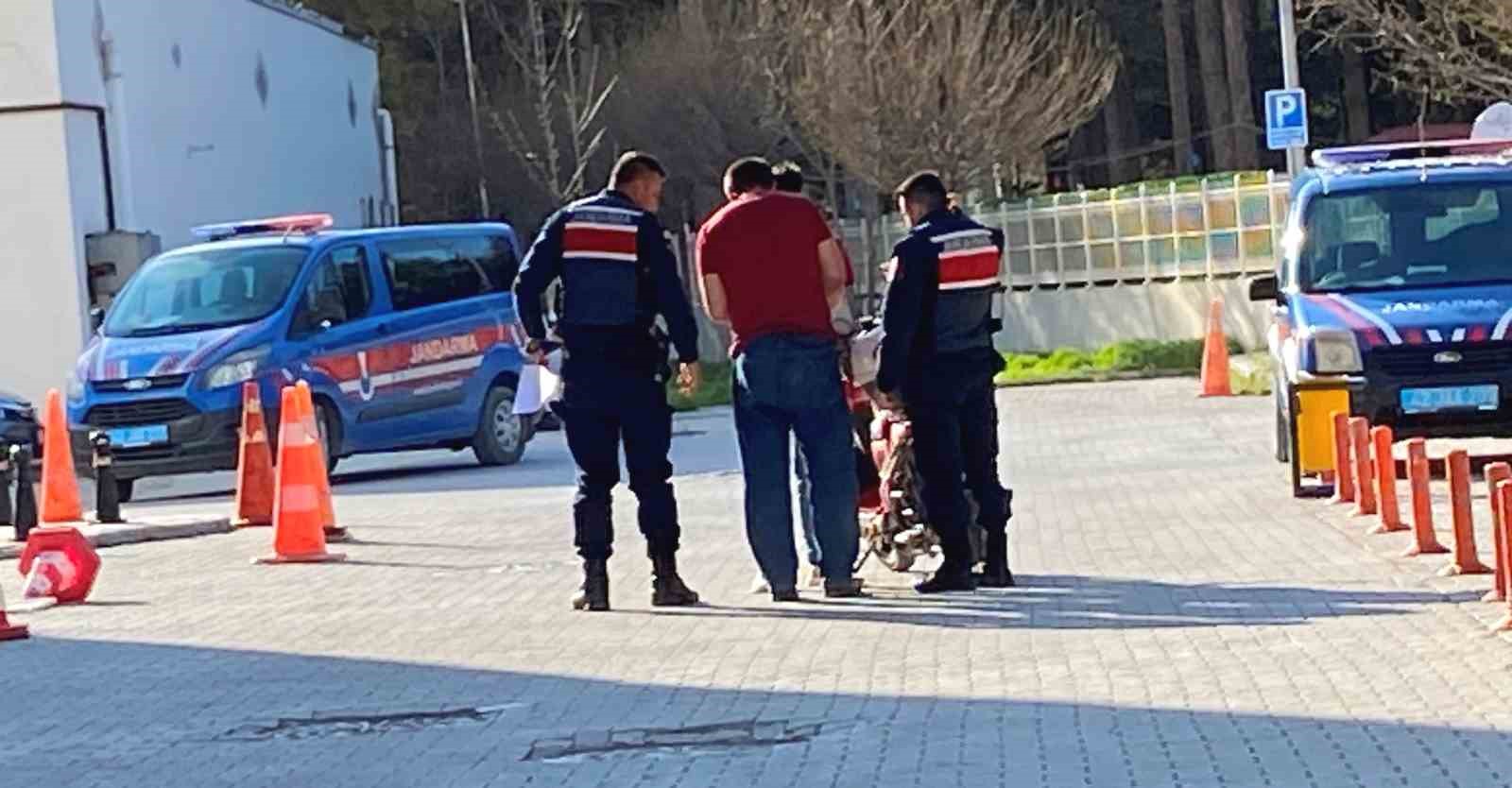 Konya'da ehliyetsiz sürücü rögar kapağı çalarken yakalandı