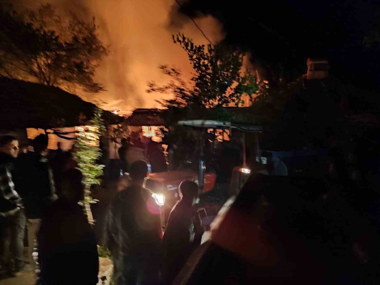 Ev alevlere teslim oldu