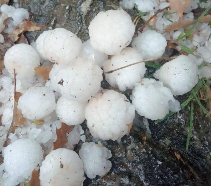 Ceviz büyüklüğünde dolu yağdı