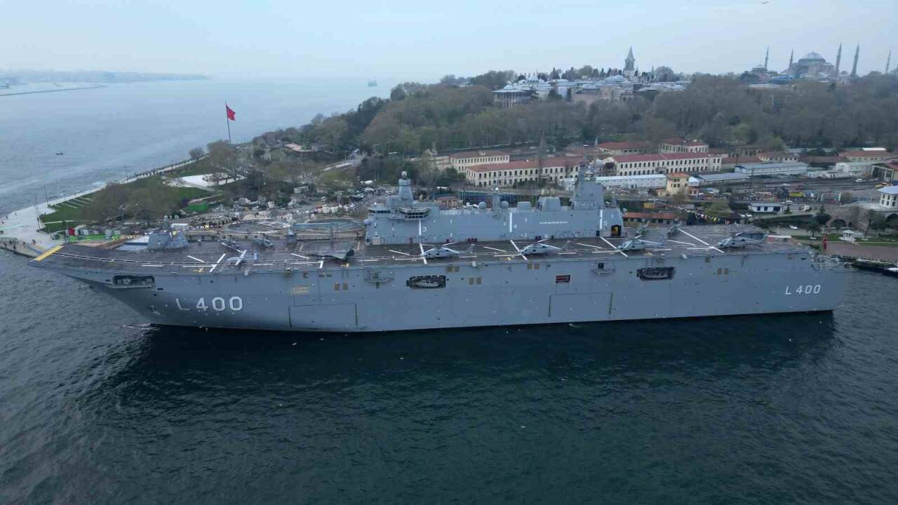 TCG Anadolu gemisine bayramda da yoğun ilgi