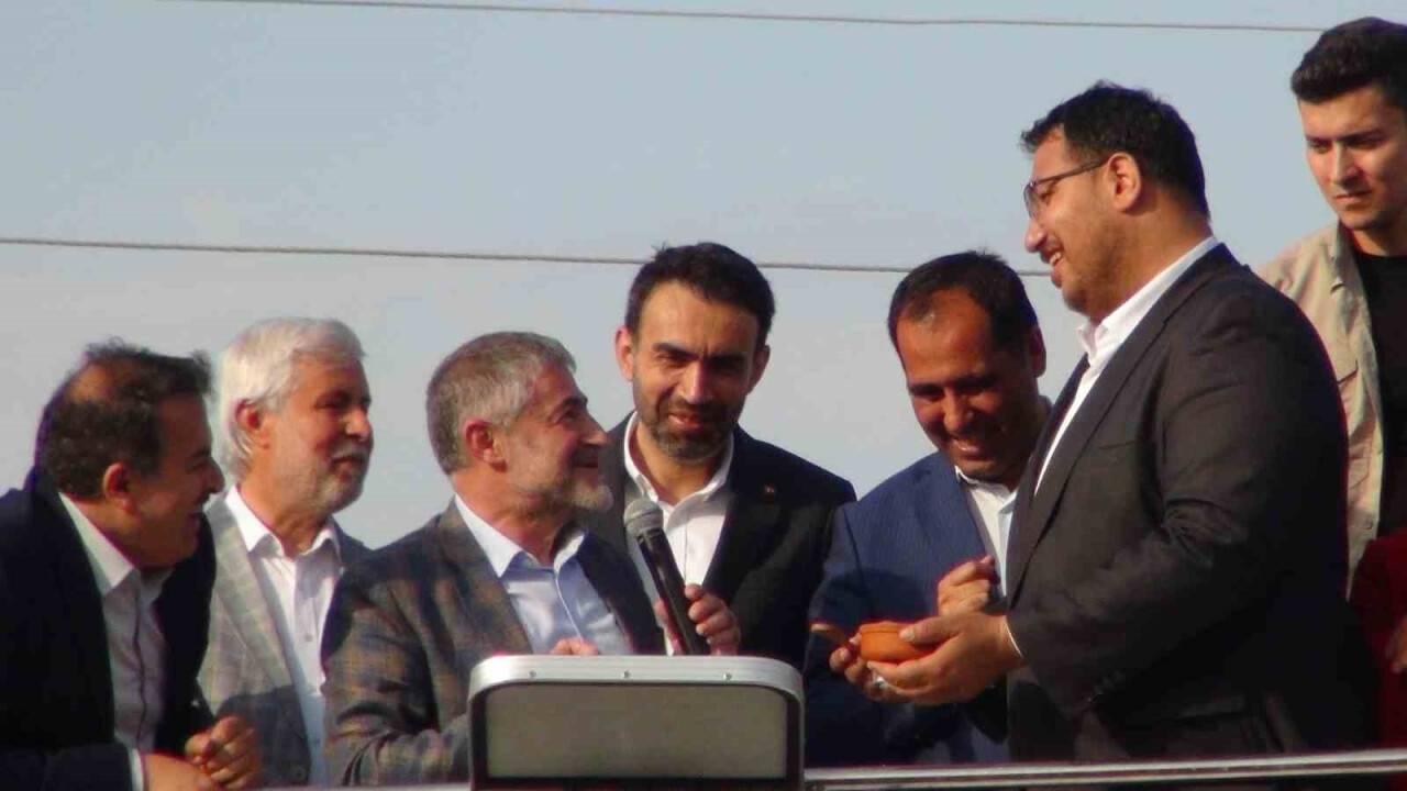 "Biri yerken başkası bakmaz, sonra yiyeceğim"