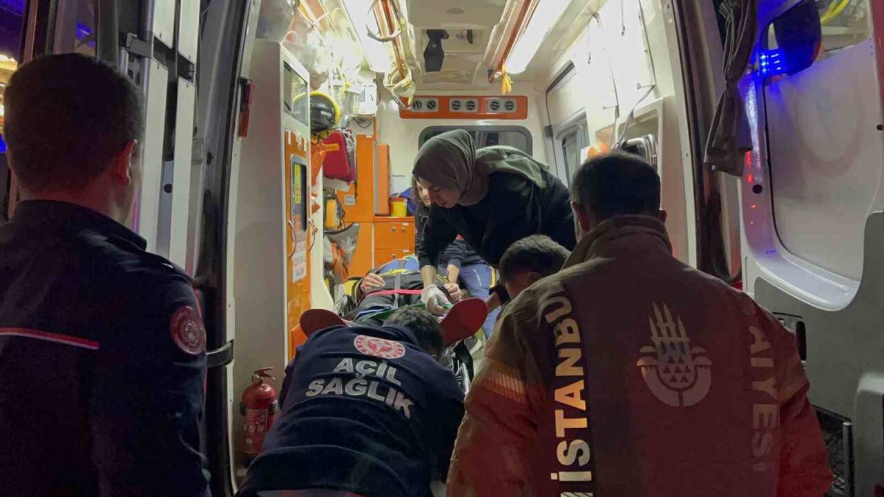 Kontrolden çıkan otomobil 3 araca çarpıp böyle takla attı: 1 yaralı