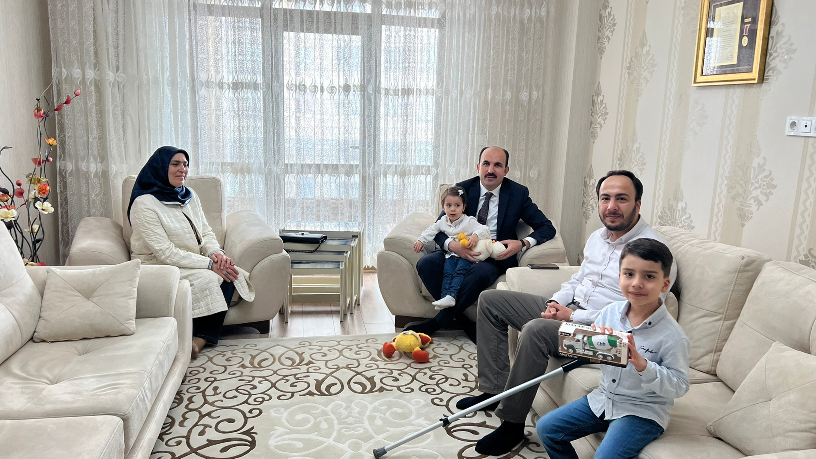Başkan Altay Ramazan Bayramı’nda Şehit ve Gazi ailelerine ziyaret