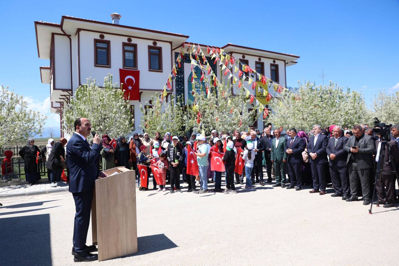 Konya Büyükşehir'den Yalıhüyük'e yeni Şehir Konağı