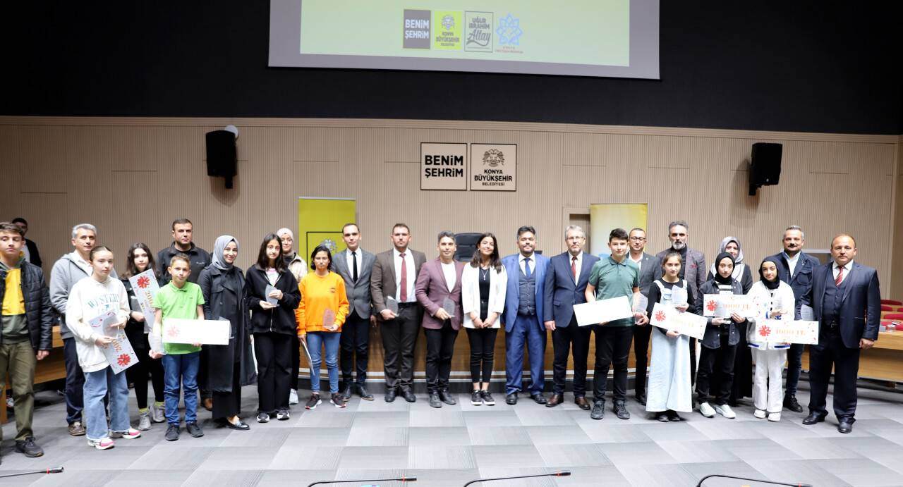 Çocuk meclisinde yarışmasında kazananlar ödüllerini aldı