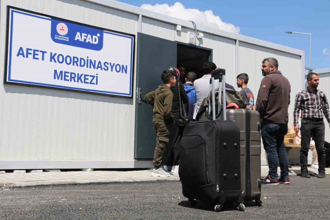 Diyarbakır’da depremzedeler konteynerlere yerleştiriliyor