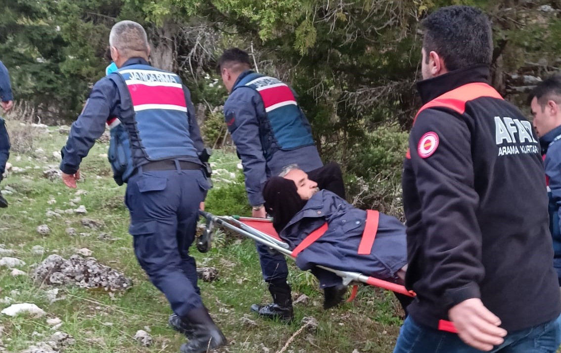 Konya'da kayalıklardan düşen kişi kurtarıldı