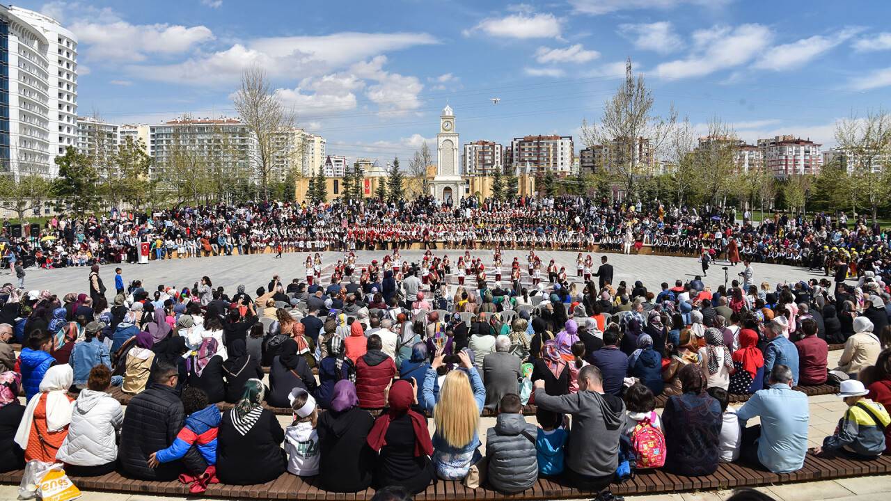Kalehan Ecdat Parkı'nda 23 Nisan Çocuk Şenliği