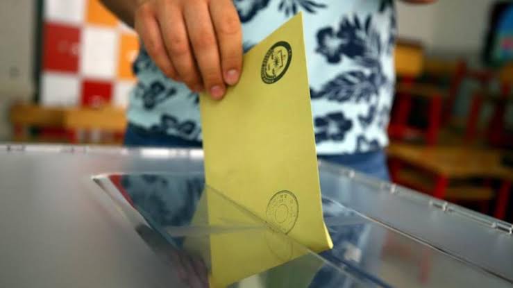 Cumhurbaşkanlığı seçimleri için ilk oylar kullanılıyor